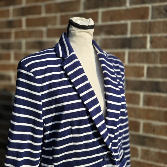 GAP Navy and White Striped Blazer - Picture 4 of 9